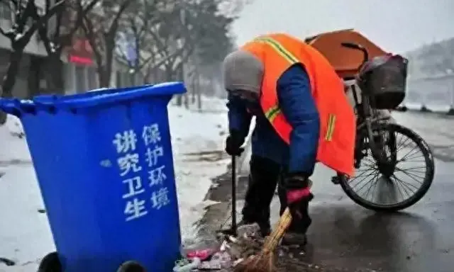 环卫工人态度恶劣怎么办_环卫工人工作时应该用什么态度_环卫工人的看法